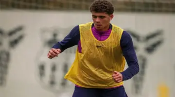 تشكيلة برشلونة أمام جيمناستيك في الدوري الإسباني للشباب.. موقف حمزة عبد الكريم